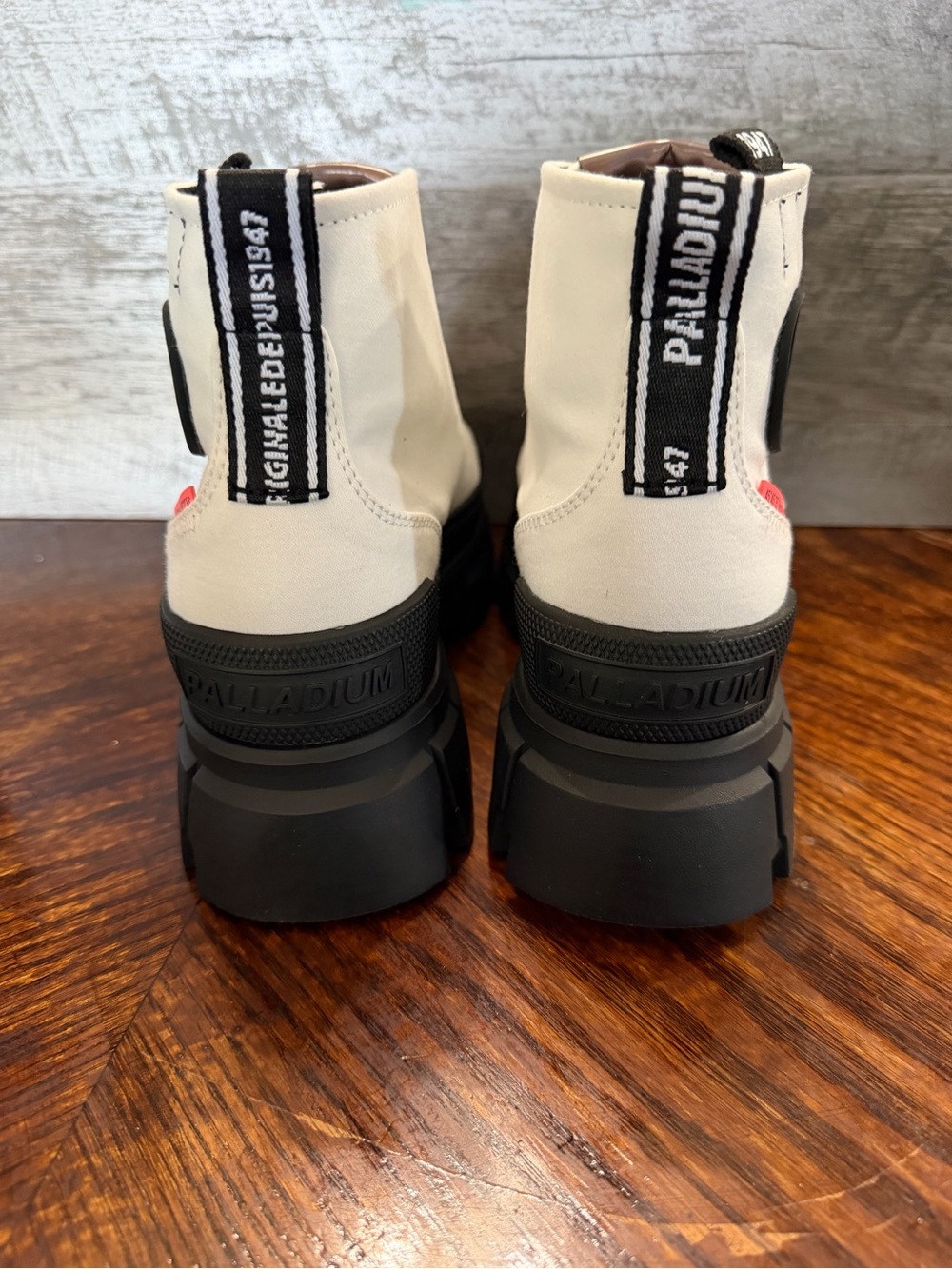 NIB Women Palladium Revolt Hi TX Boots Star White Black Platform Chunky Sz 7.5 - Picture 5 of 12